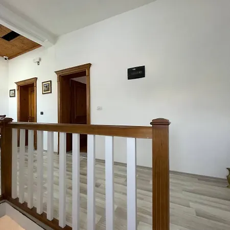 Gasthuis Dollma Traditional Guest House, Inside Castle Krujë
