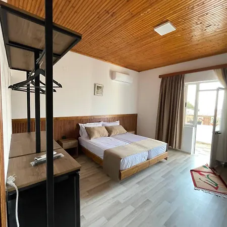Dollma Traditional Guest House, Inside Castle Гостевой дом *