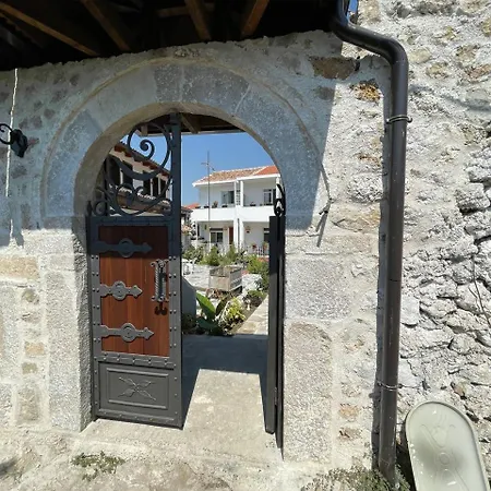Dollma Traditional Guest House, Inside Castle Penzion *