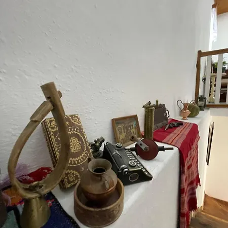 بيت ضيافة Dollma Traditional Guest House, Inside Castle Krujë